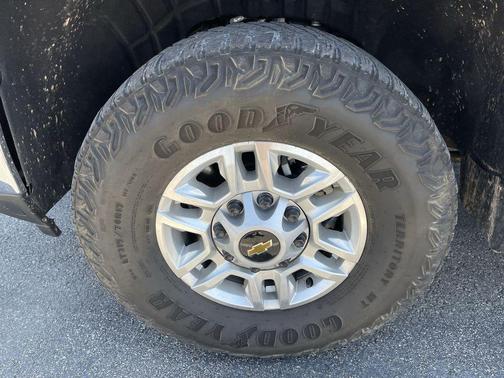 Summit White 2025 Chevrolet Silverado 2500 LT