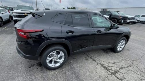 2025 Chevrolet Trax LS