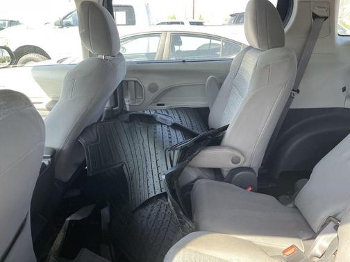 Predawn Gray Mica 2021 Toyota Sienna LE