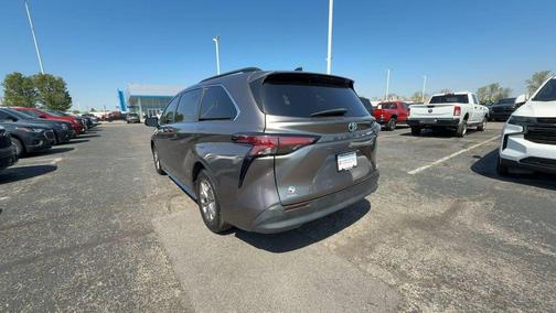 Predawn Gray Mica 2021 Toyota Sienna LE