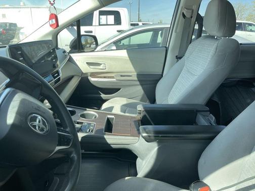 Predawn Gray Mica 2021 Toyota Sienna LE