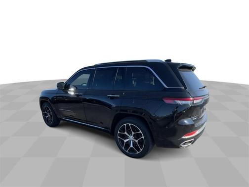 2022 Jeep Grand Cherokee Summit