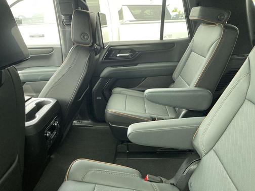 Onyx Black 2025 GMC Yukon AT4