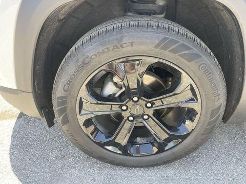Summit White 2025 Chevrolet Equinox LT