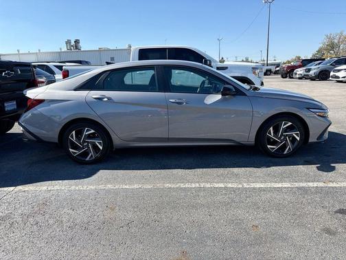 Metal 2025 Hyundai ELANTRA SEL Sport