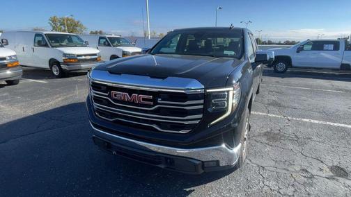 Onyx Black 2022 GMC Sierra 1500 SLT