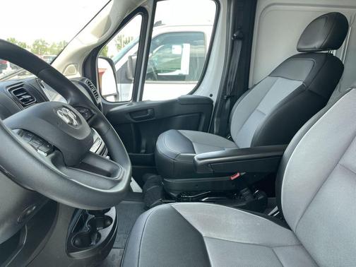 Bright White Clearcoat 2026 RAM ProMaster 2500 High Roof