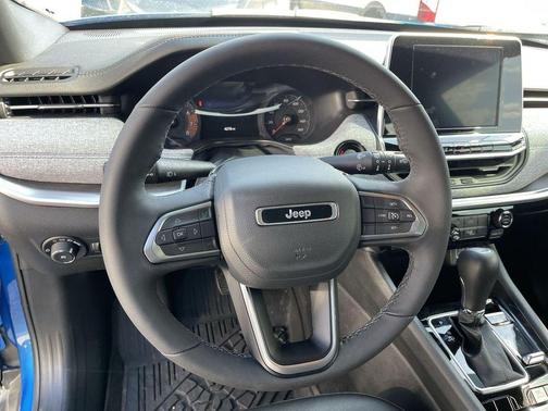 Hydro Blue Pearlcoat 2026 Jeep Compass Latitude