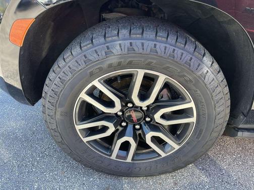 Onyx Black 2021 GMC Yukon AT4