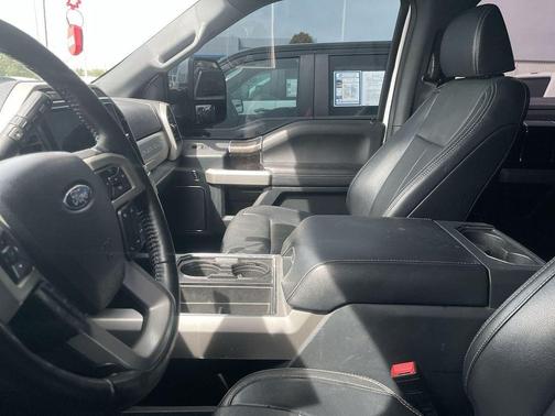 Oxford White 2022 Ford F-350 Lariat Super Duty
