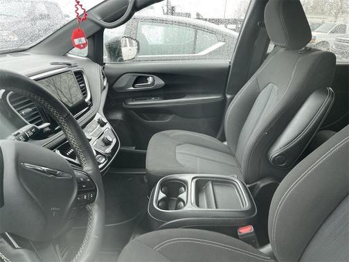 2022 Chrysler Pacifica Touring