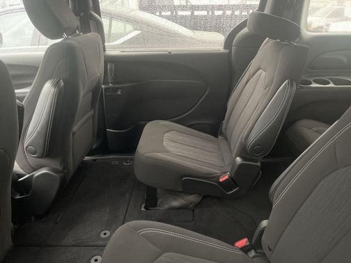 2022 Chrysler Pacifica Touring