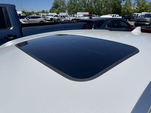 White 2021 Honda HR-V EX