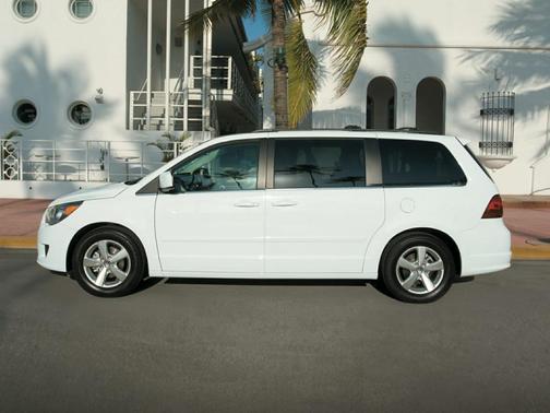 2011 Volkswagen Routan SE