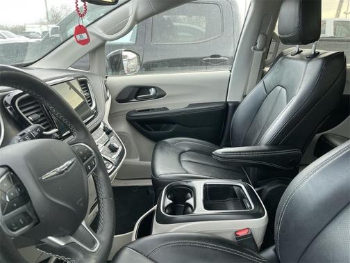 2024 Chrysler Pacifica Touring-L