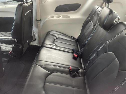 2024 Chrysler Pacifica Touring-L