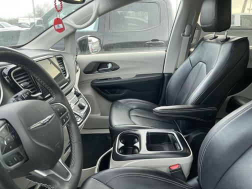 2024 Chrysler Pacifica Touring-L