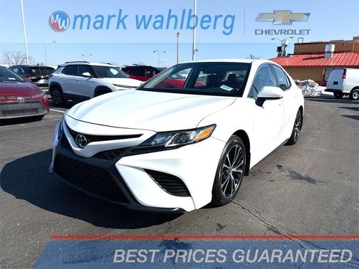 2020 Toyota Camry SE