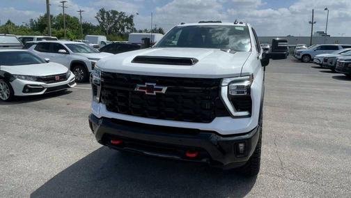 Summit White 2026 Chevrolet Silverado 2500 ZR2