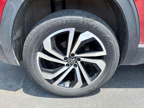 Aurora Red Metallic 2021 Volkswagen Atlas Cross Sport 3.6L V6 SEL Premium