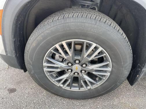 Sterling Gray Metallic 2025 Chevrolet Traverse LT