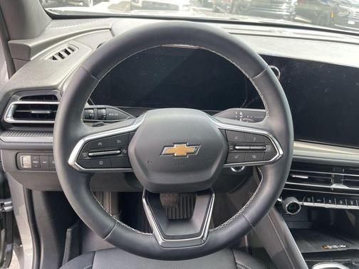 Sterling Gray Metallic 2025 Chevrolet Traverse LT