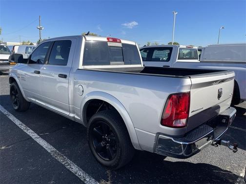 2016 RAM 1500 SLT