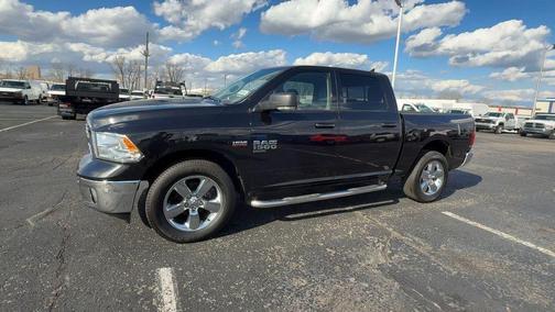 Brilliant Black Crystal Pearlcoat 2019 RAM 1500 Classic SLT