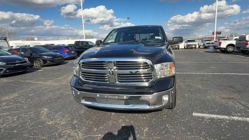 Brilliant Black Crystal Pearlcoat 2019 RAM 1500 Classic SLT