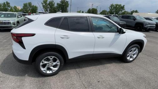 2025 Chevrolet Trax LS