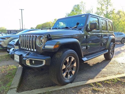 Granite Crystal Metallic Clearcoat 2018 Jeep Wrangler Unlimited Sahara