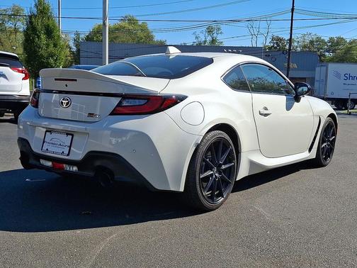 2025 Toyota GR86 Premium