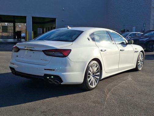 2022 Maserati Quattroporte Modena Q4