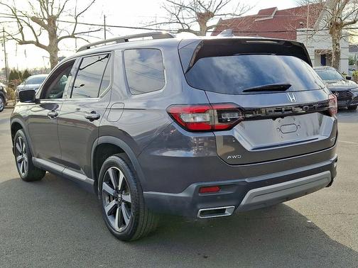 2023 Honda Pilot Touring 8-Passenger