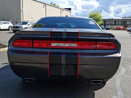 Granite Crystal Metallic Clearcoat 2014 Dodge Challenger SXT