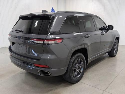 2025 Jeep Grand Cherokee BASE