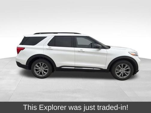 STAR WHITE MET TRI-COAT 2023 Ford Explorer XLT