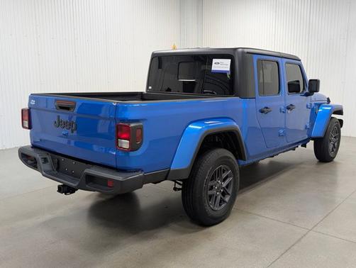 2024 Jeep Gladiator SPORT