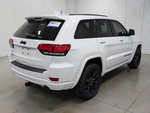 2020 Jeep Grand Cherokee LAREDO