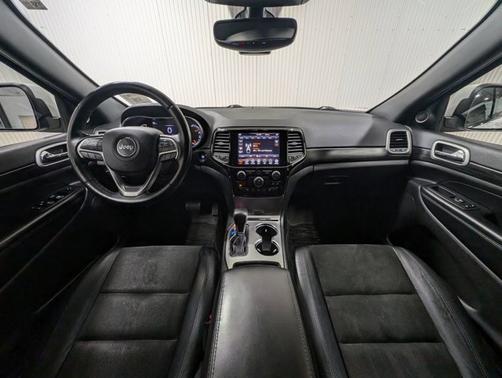 2020 Jeep Grand Cherokee LAREDO