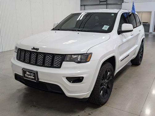 2020 Jeep Grand Cherokee LAREDO