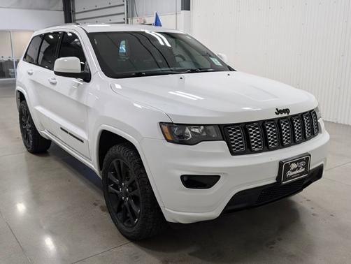 2020 Jeep Grand Cherokee LAREDO