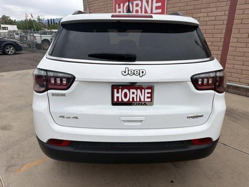 Bright White Clearcoat 2024 Jeep Compass Latitude
