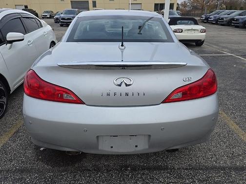 2012 INFINITI G37 