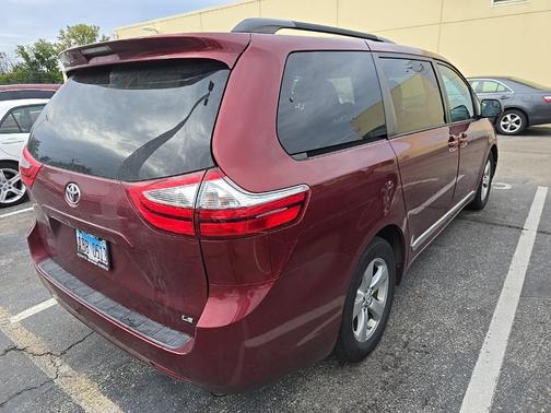 2017 Toyota Sienna LE