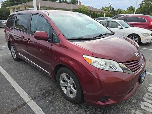 2017 Toyota Sienna LE