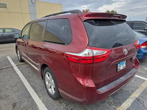 2017 Toyota Sienna LE