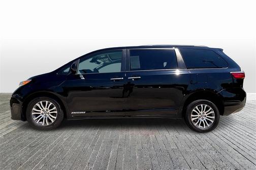 2020 Toyota Sienna XLE