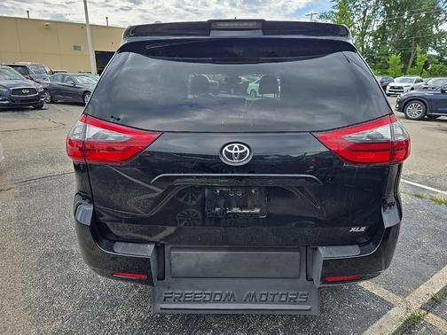 2020 Toyota Sienna XLE