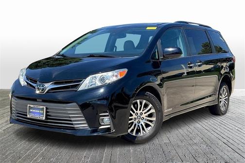 2020 Toyota Sienna XLE